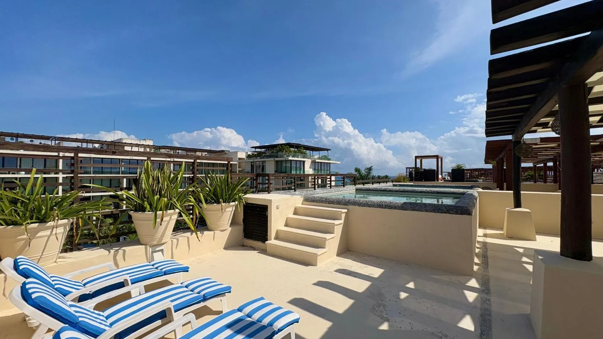Awesome Apartment At Aldea Thai Beachfront Playa del Carmen Mexiko
